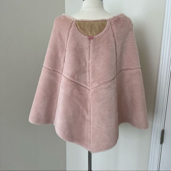 UGG Australia Pink shearling Poncho w/ Hand Pockets SM - Picture 7 of 10